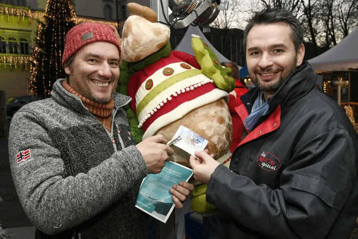 Waren mit der ersten Ski-Opening-Party vor dem Schloss Porcia zufrieden, sie soll jetzt zu einer fixen Veranstaltung werden: Georg Mathiesl und Tourismusverbands-Obmann Daniel Ramsbacher.