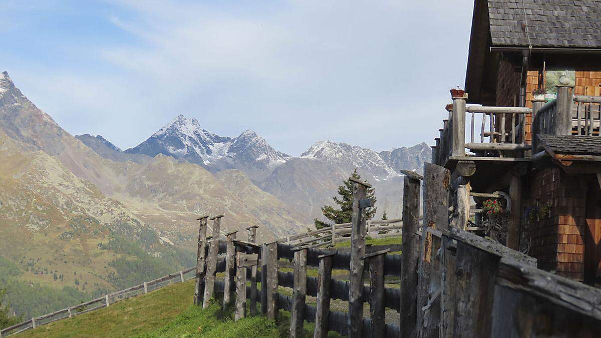 Auf der Roaner Alm, 1903 Meter hoch auf dem Iselsberg, serviert die Wirtin Lydia Pichler italienische Fischgerichte