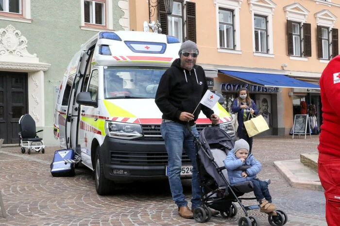 Übrigens: Am Hauptplatz gesehen wurden unter anderen Musiker Peter Prammerdorfer (Foto), Kärntner Bildungswerk-Bezirksobmann Karl Huber sowie Dechant Rudolf Pacher. 