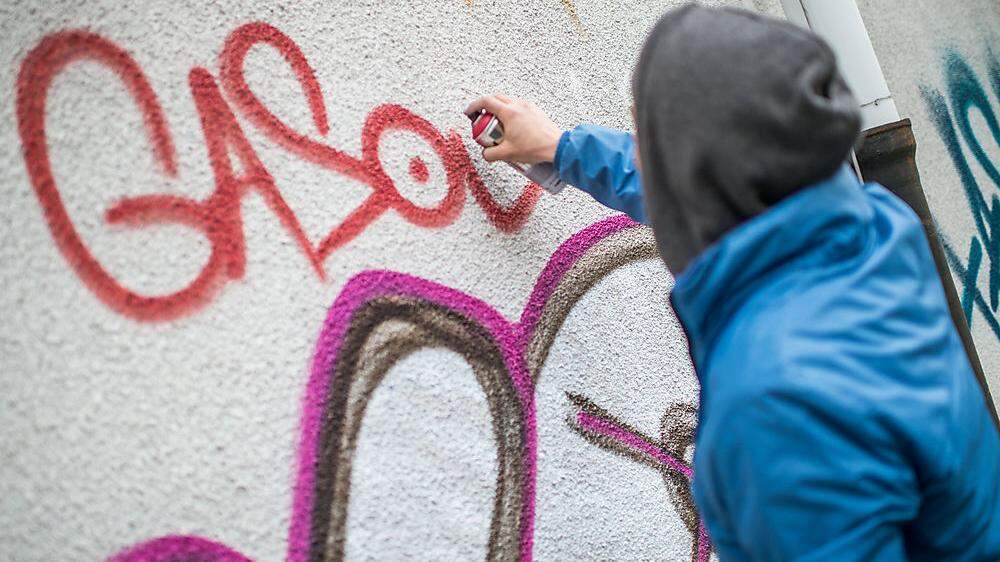 In Villach hat die Polizei drei illegale Sprayer ausgeforscht (Sujetfoto)