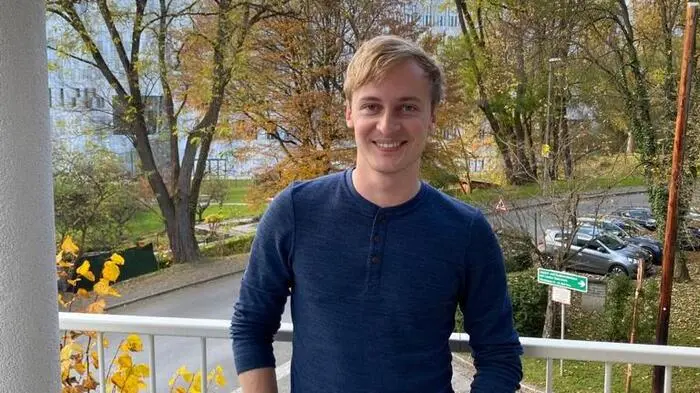 Andreas Krainer, Student, Med Uni Graz: Ich erwarte mir so viel Präsenzlehre wie möglich. Es klingt vielleicht blöd, aber ich vermisse das Zusammenkommen: bei den Glühwein- oder Spritzerstandln zum Beispiel, wo man sich mit anderen trifft. Es wäre schön, wenn das wieder geht. Das wäre ein Stück zurück vom Studentenleben abseits der Hörsäle.
