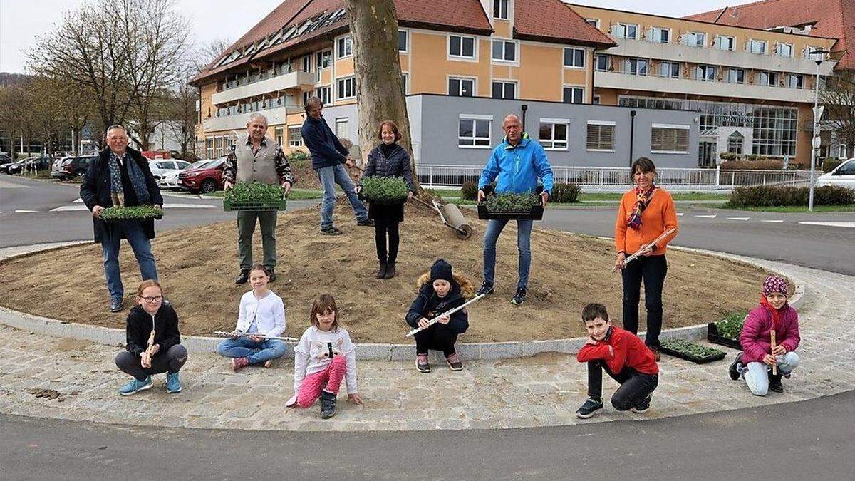 Tausende Wildblumen wurden im Parkthermenbereich ausgesetzt