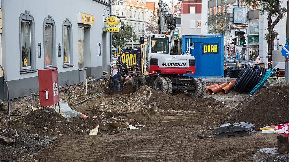 Trotz fehlender Bewilligungen gehen die Bauarbeiten in der Villacher Straße weiter