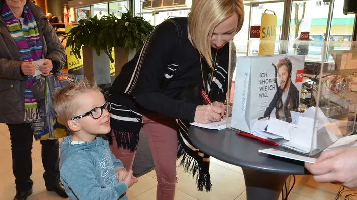 Das war am Faschingsamstag ein "crazy shopping" in Spittal: Zuerst hieß es, sich mit einem Kassabon von einem der 60 teilnehmenden Spittaler Innenstadtgeschäfte beim Gewinnspiel anzumelden . . .