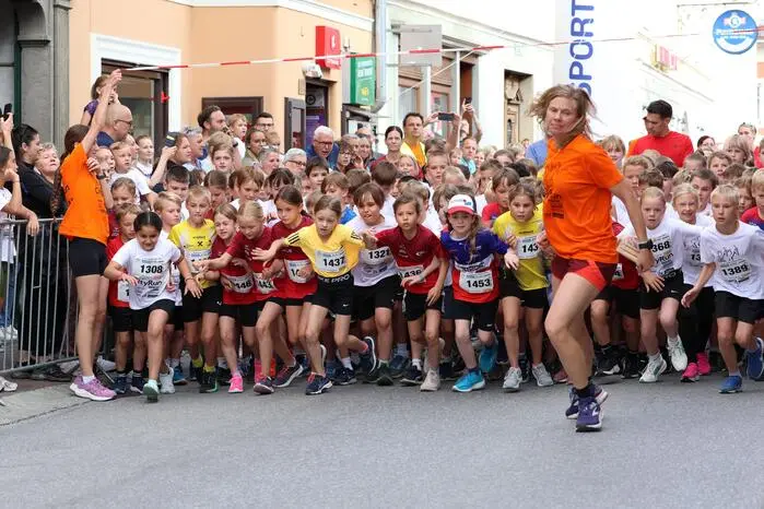 Zunächst absolvierten 120 Kinder ihren Bambini-Lauf. 
