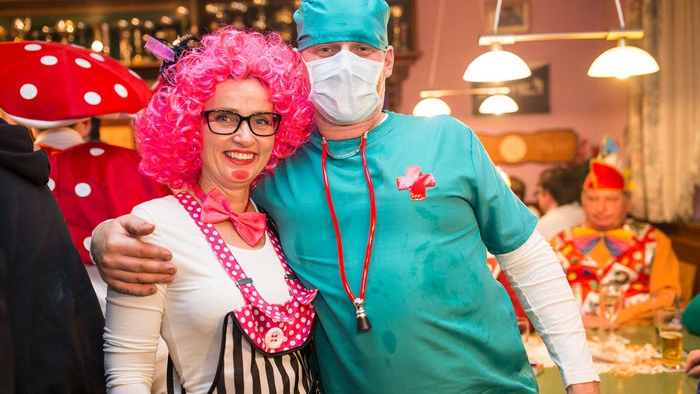Zahlreiche Narren besuchten am Freitagabend den traditionellen Arbeiter- und Stemplerball im Gasthaus Köstenberger in Schönweg.