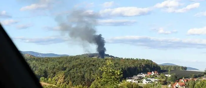 Die Rauchsäule des Großbrandes in Hirnsdorf war kilometerweit zu sehen