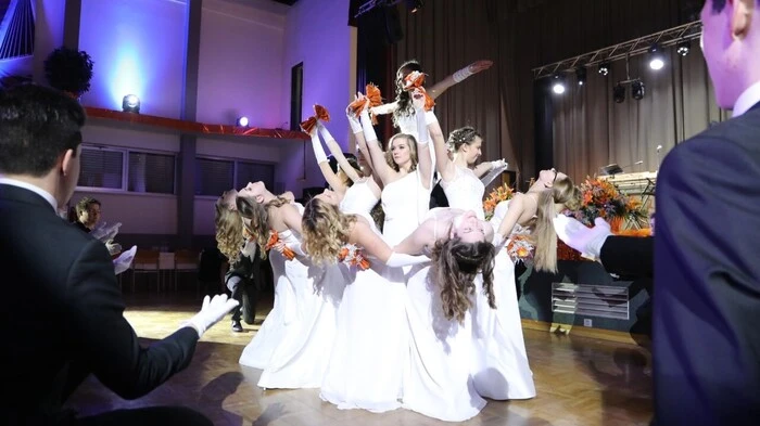 Beste Stimmung, gute Musik und spektakuläre Showeinlagen - das war die 58. Auflage des Balls der Hütten. In den Kammersälen Donawitz wurde die Nacht zum Tag gemacht und unser Fotograf hat die schönsten Bilder mitgebracht.