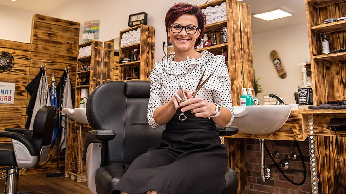 Simone Krobath in ihrem Barber Shop "BartWerk" in Völkermarkt