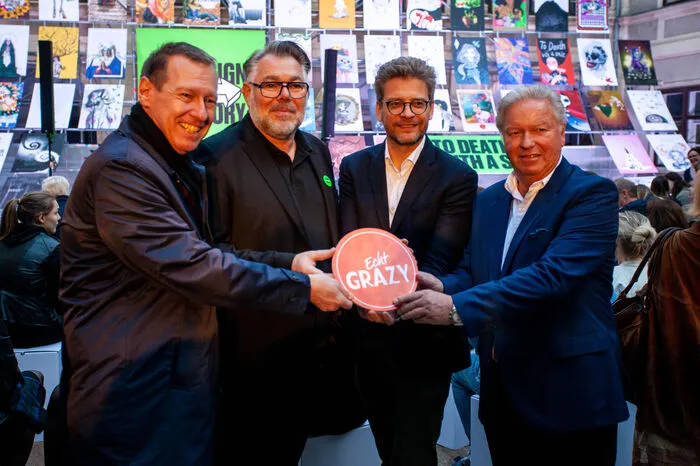 Heimo Maieritsch vom Stadtmarketing, Eberhard Schrempf (Geschäftsführer der Creative Industries Styria), Martin Wäg (Kastner & Öhler) und Erwin Sacher (Verein der Innenstadtunternehmer) bei der feierlichen Eröffnung des Designmonats.