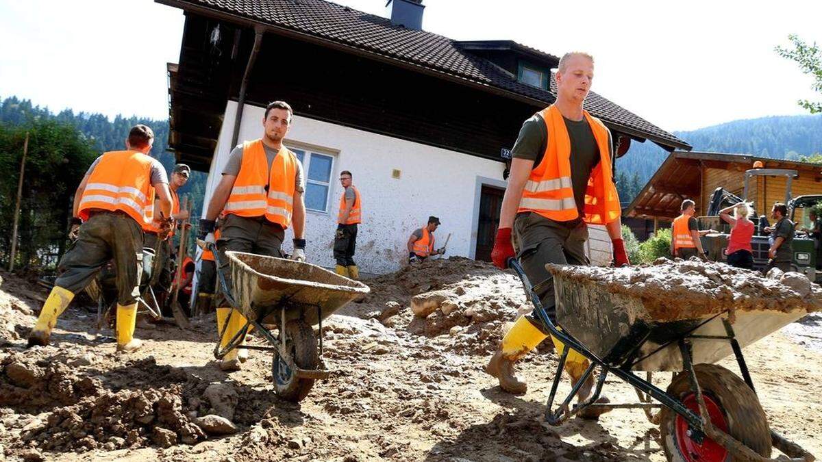 Die Soldaten der Villacher Pioniere bei den Aufräumarbeiten