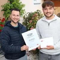 Fabio Weyrer von der TiBo Jugendmusik (rechts) mit Kleine Zeitung-Redakteur Dorian Wiedergut