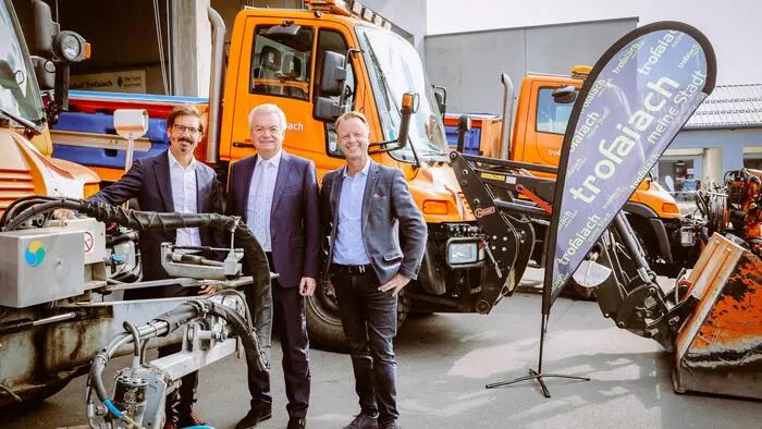 Nach umfangreichen Um- und Neubauarbeiten, die mit einer Investition von rund acht Millionen Euro realisiert wurden, wurde der neue Bauhof der Stadtgemeinde Trofaiach nun feierlich eröffnet. Mit dabei waren Bauhofleiter Michael Moser, Landeshauptmann-Stellvertreter Anton Lang und Bürgermeister Mario Abl