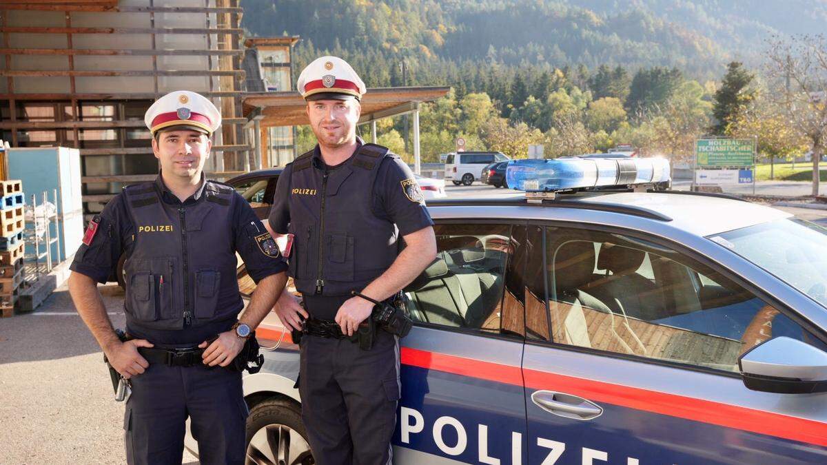 Samuel Kury und Martin Kohlmaier von der Polizeiinspektion Steinfeld