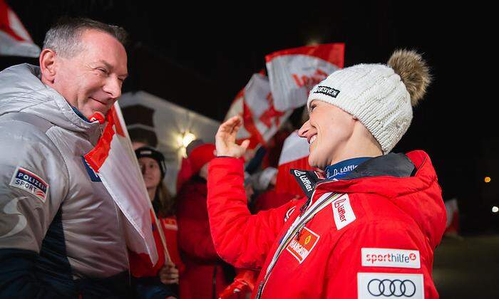 Harald Rodlauer mit Gesamtweltcupsiegerin Eva Pinkelnig