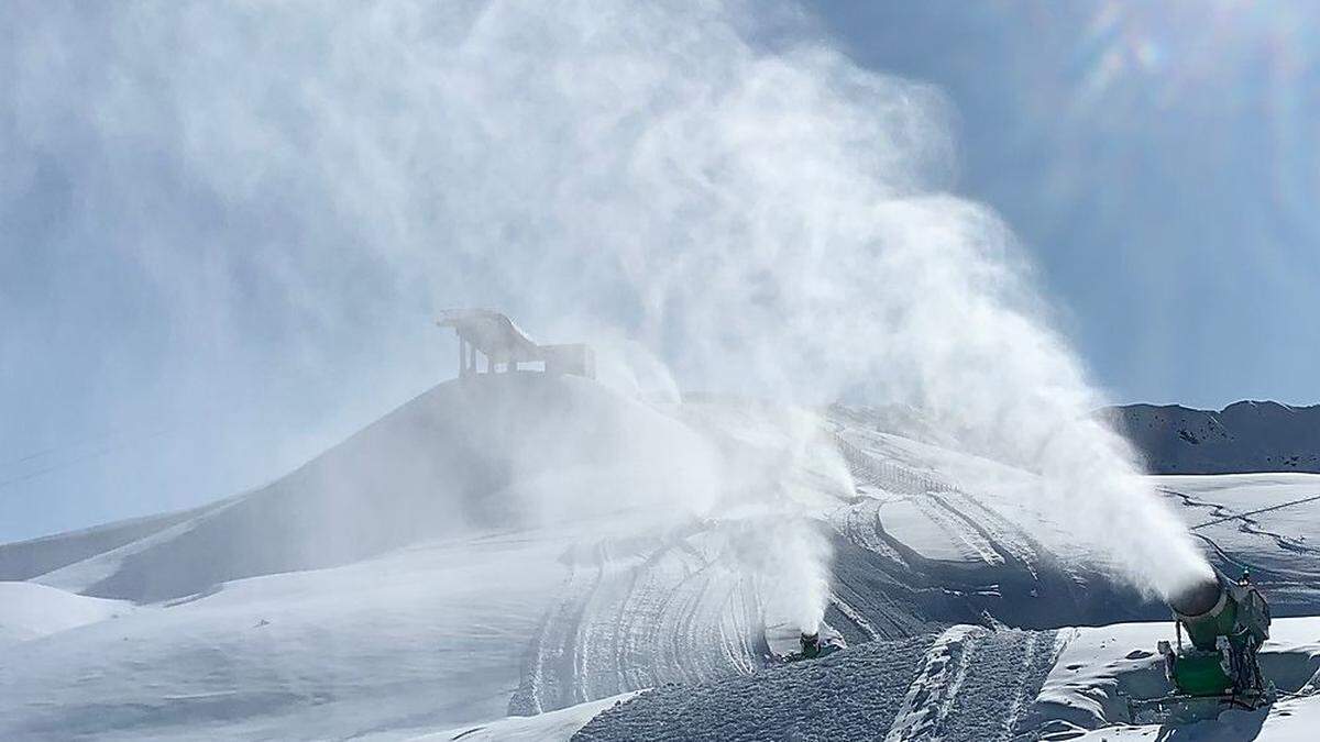 Schneekanonen im Einsatz