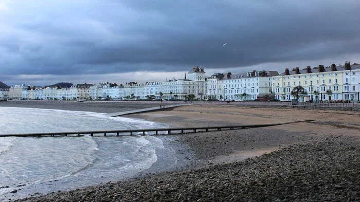 1. Llandudno. Viktorianische Küstenstadt mit eleganten Hotels, schöner Küstenpromenade und nostalgischem Pier (das längste von Wales!).