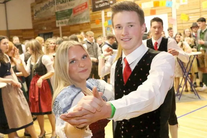 Für die Eröffnung sorgten die LJ Wieting (Foto) und die LJ St. Urban. 