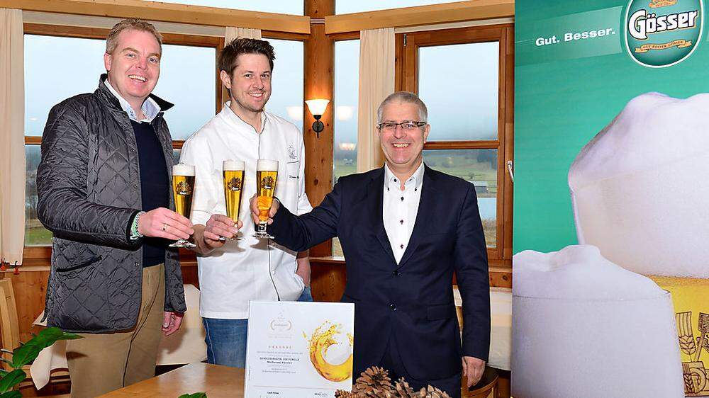 Von links: Brau Union Gebietsleiter Josef Mayer, Gewinner Hannes Müller, Regionaler Verkaufsdirektor Thomas Santler