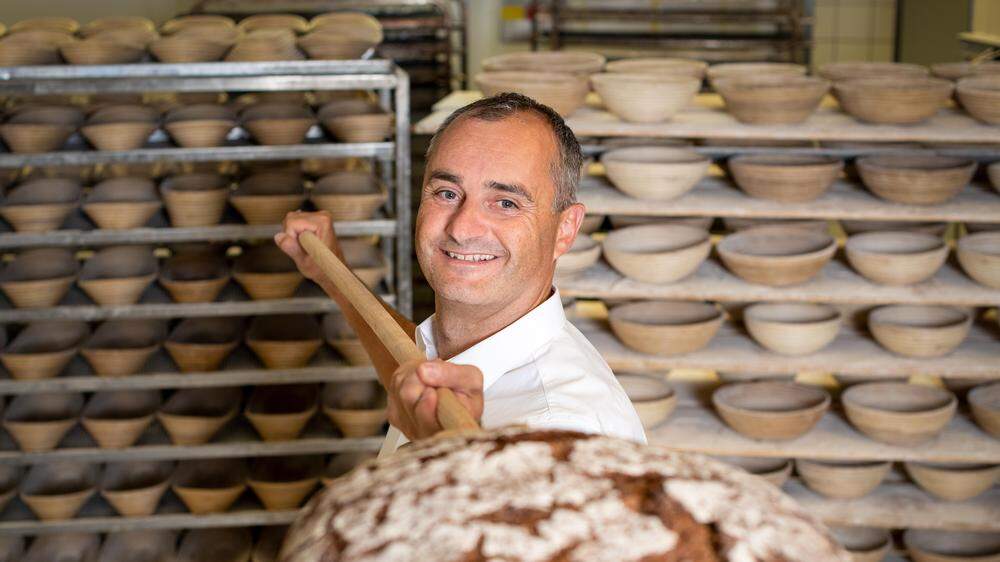 Brotsommelier Martin Wienerroither präsentiert verschiedene Brotspezialitäten