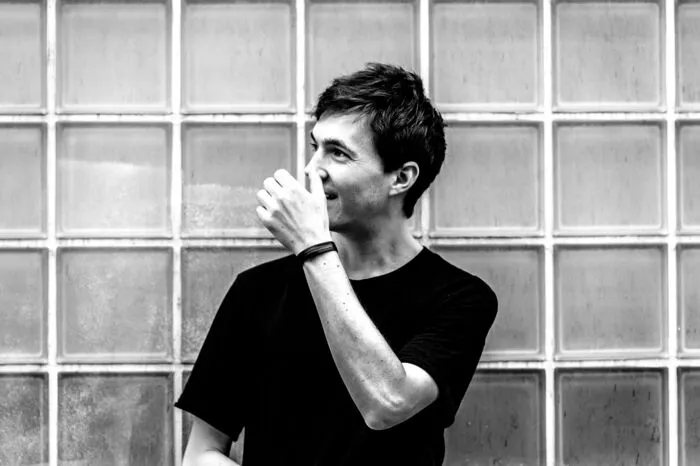 Dance Music ist seine Leidenschaft, die er zum Beruf gemacht hat. Aufgelegt hat der Brite bereits in in der Szene bekannten Clubs wie Fabric und Panoramabar.