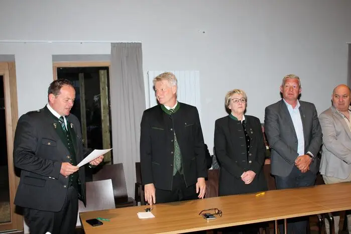 Die Sitzung wurde vom Altersvorsitzenden Heinz Wipfler (2. von links) offiziell eröffnet und bis zur Wahl der neuen Vorstandsmitglieder geleitet.