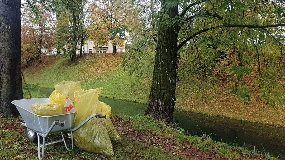 Entlang des Lendkanals wird regelmäßig Abfall beseitigt