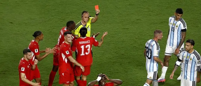 Der Moment, als Breel Embolo die folgenschwere rote Karte sah