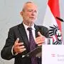 Kommissionsvorsitzender Wolfgang Gratz bei der Präsentation des Expertenberichts