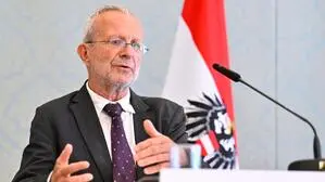 Kommissionsvorsitzender Wolfgang Gratz bei der Präsentation des Expertenberichts