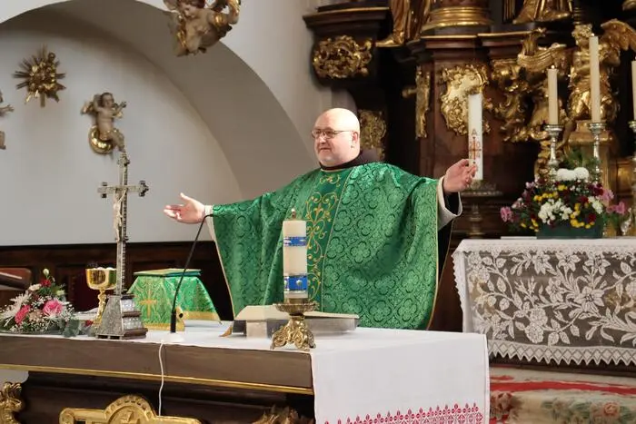 Zelebriert wurde die Dankesmesse von Bruder Elias.