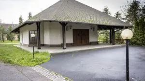 Hier, bei der Aufbahrungshalle in Edling, wurde die tote Frau gefunden