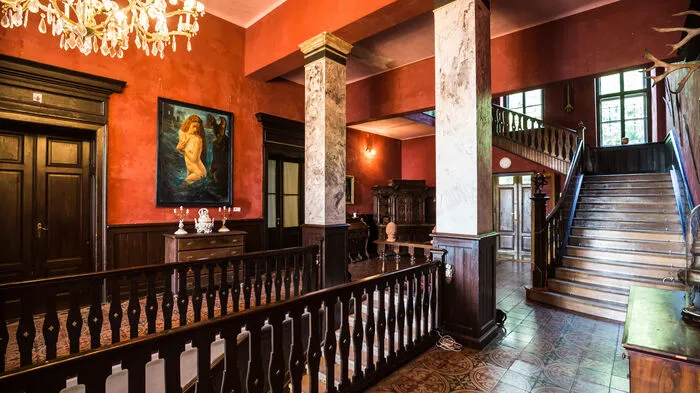 Nach umfangreichen Sanierungsmaßnahmen erstrahlt Schloss Emmersdorf in neuem Glanz.