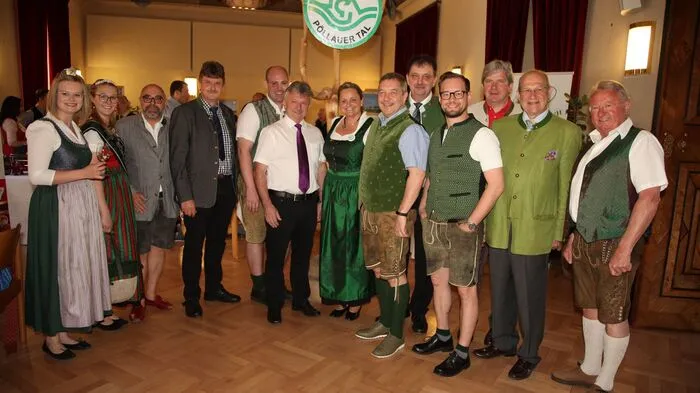 Neben Bürgermeister Johann Schirnhofer und dem Pöllauberger Vizebürgermeister Karl Käfer fanden sich auch etwa die Landtagsabgeordneten Anton Kogler und Hubert Lang, Bezirkshauptmann Max Wiesenhofer bei diesem Jubiläum ein.