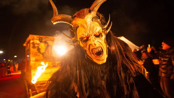 Klicken sie sich durch schaurig-schöne Aufnahmen vom Krampuslauf von Rein.