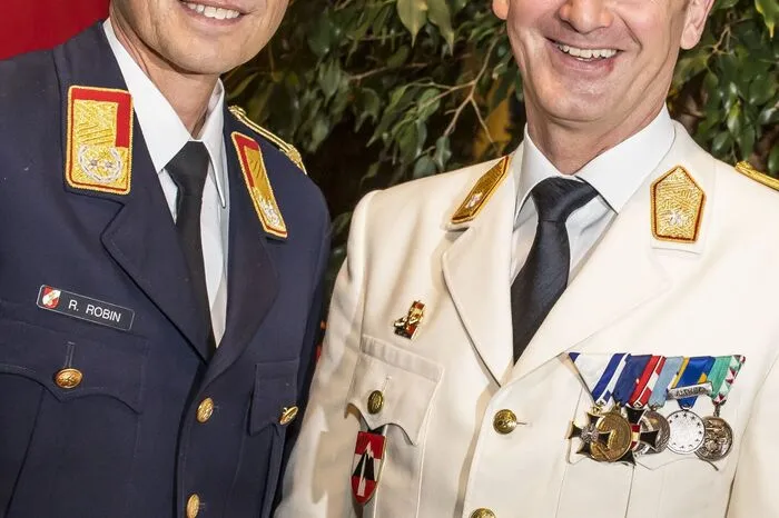 Landesfeuerwehrkommandant Rudolf Robin (links) mit Josef Holzer, Kommandant der 7. Jägerbrigade.
