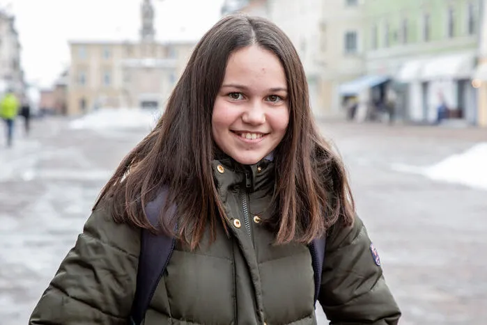 Die Gymnasiastin Veronika Bassolino (12) wünscht sich mehr Veranstaltungen für Kinder und Jugendliche. „Ein Zirkus oder das Kasperltheater könnten öfter in die Innenstadt kommen.“ Die Fußgängerzone und besondere Räumlichkeiten wie die Schülerhilfe und H&M gefallen ihr gut in der Innenstadt.
