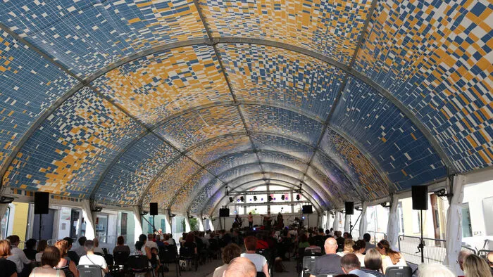 Das neue Zeltüberdachungssystem bildete den romantischen Rahmen für das Fest des Miteinanders/Praznik sožitja.