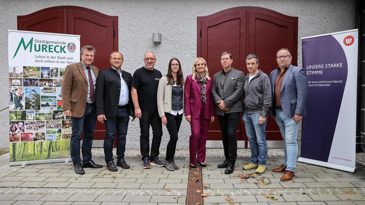 WKO-Regionalstellenleiter Thomas Heuberger, Bürgermeister Klaus Strein, Ernst Gregorc, Sarah Hartensteiner, WB-Stadtgruppenobfrau Susanne Baumann, WB-Stadtgruppenobfrau-Stv. Wolfgang Schweigler, Franz Konrad und Manfred Walter 