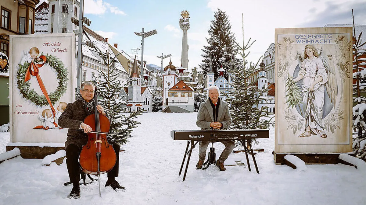 Musikschuldirektor Heinz Moser am Cello und Pianist Helmut Iberer im Leobener Adventdorf