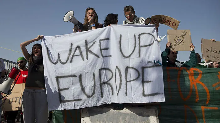 Weckruf im doppelten Sinne: Im Bild der Protest gegen Abschiebungen von Lesbos in die Türkei, doch auch politisch wird die EU bald aus dem Sommerschlaf erwachen