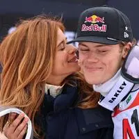 Siegerbusserl für Lucas Pinheiro Braathen von Isidora Cruz in Soelden