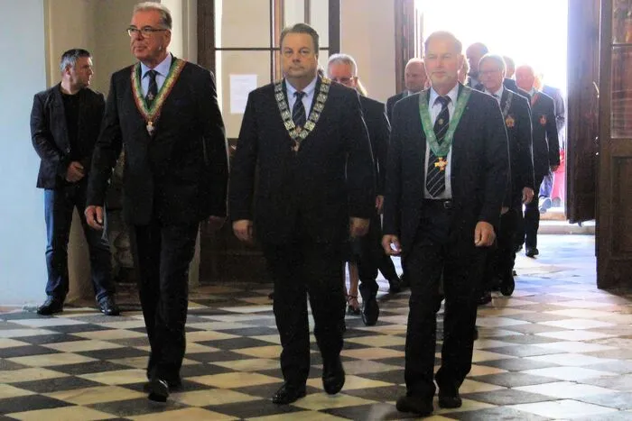 Legatsvorsitzender Erwin Genser, Proconsul Robert F. Gindl und Komtureivorsitzender und Hauptorganisator Othmar Gönitzer beim festlichen Einzug in die Stiftskirche in St. Paul