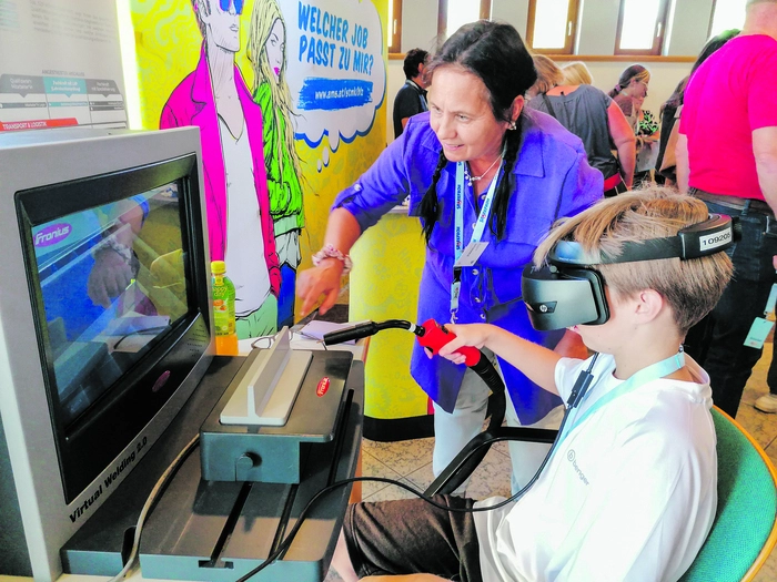 Mithilfe einer VR-Brille Berufe austesten 