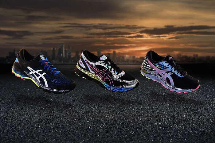 Laufschuhe, die über reflektierende Applikationen verfügen, sorgen für Sichtbarkeit beim Joggen. Eingearbeitete Rückstrahler machen Läufer bis auf 80 Meter Entfernung sichtbar.