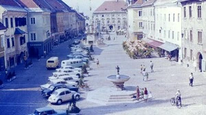 Über die Fußgängerzone am Hauptplatz wird seit Jahrzehnten diskutiert - auch das Archiv der Kleinen Zeitung zeugt davon 