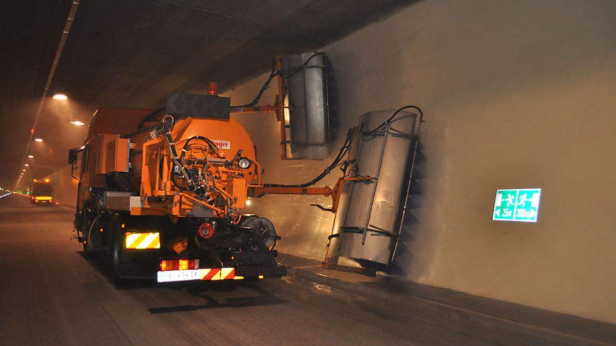 Nächtliche Wäsche für Tunnel bei Nordumfahrung 