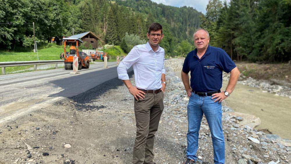 Straßenbaureferent Martin Gruber und Straßenbauamtsleiter Hubert Amlacher: Die B98 ist bald wieder einspurig befahrbar