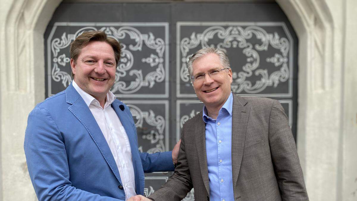 Von links: Günther Albel (Bürgermeister Villach) und Martin Kulmer (Bürgermeister St. Veit)