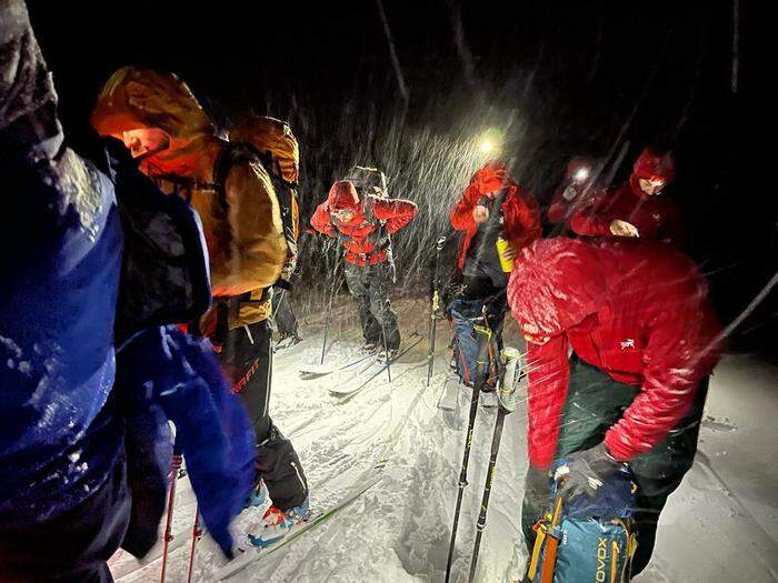 Die Bergretter stiegen nach Mitternacht auf, am Vormittag fanden sie die verirrten Bergsteiger